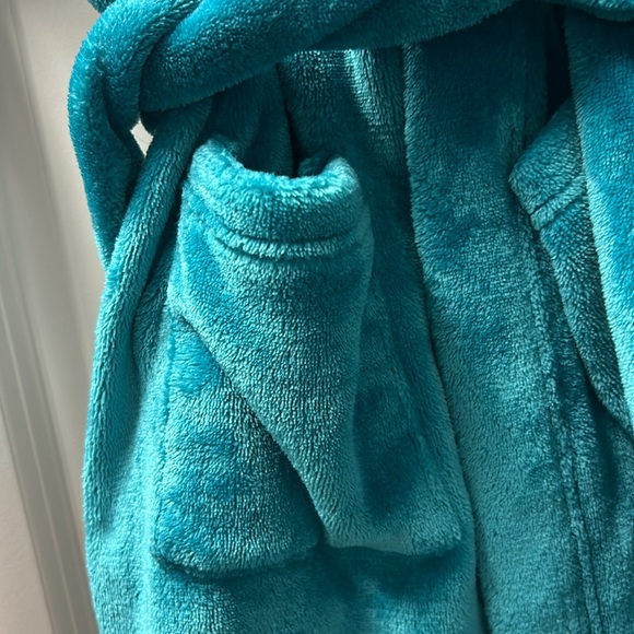 2/$10 Lands End hooded robe 16 - Picture 4 of 5
